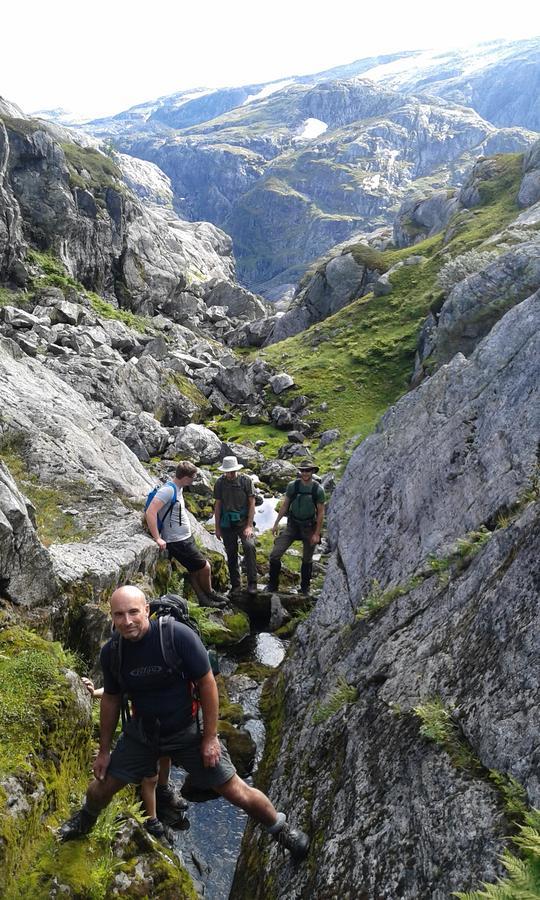 Hardanger Basecamp Vandrerhjem Osa Eksteriør bilde